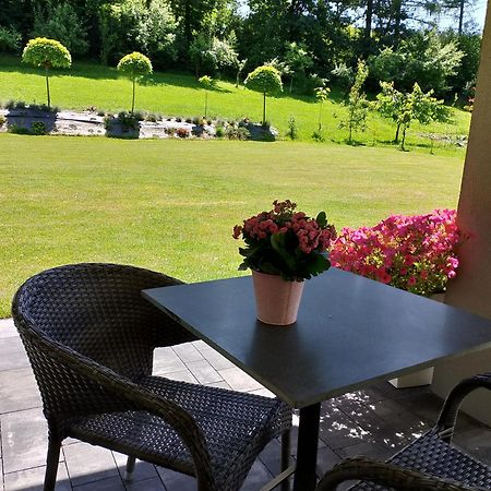 Apartament Z Ogrodem I Přemyšl Exteriér fotografie